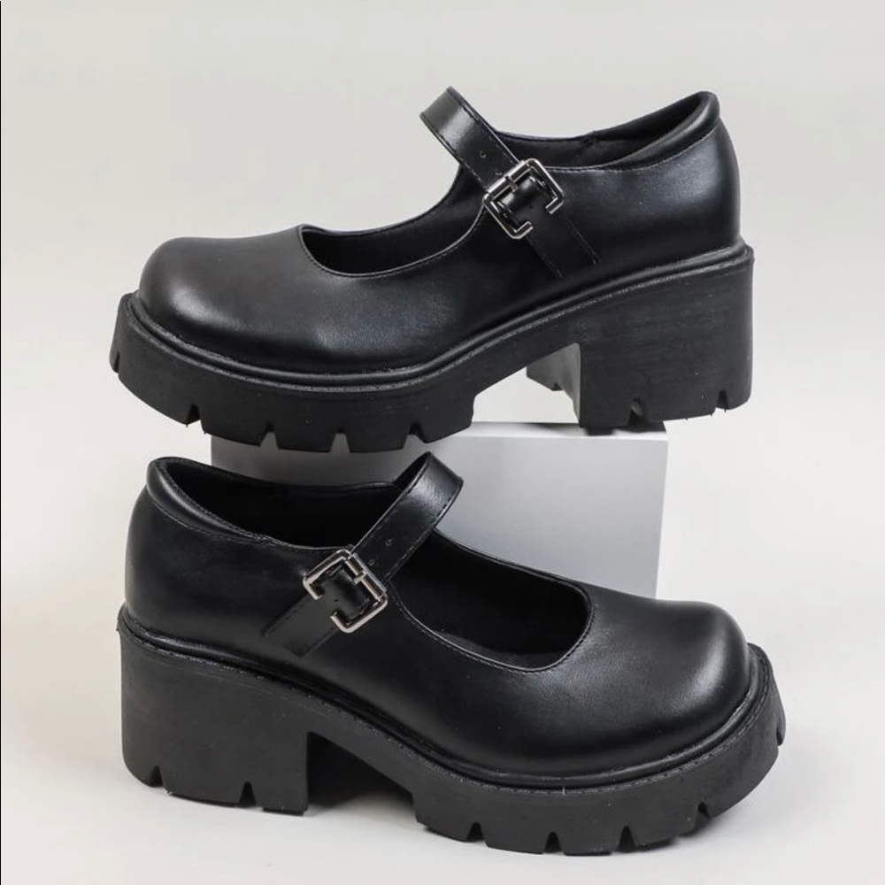 Minimalist chunky platform pumps